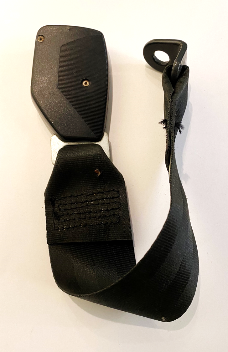 Webbing buckle with 90 degree anchor plate (side)